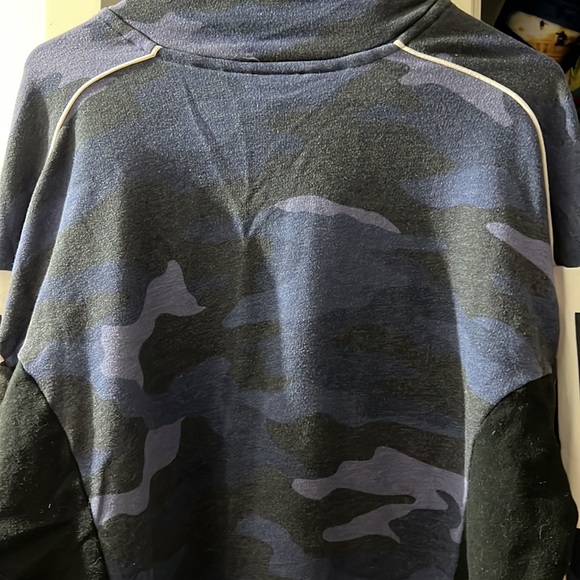 Sweater - Picture 4 of 4